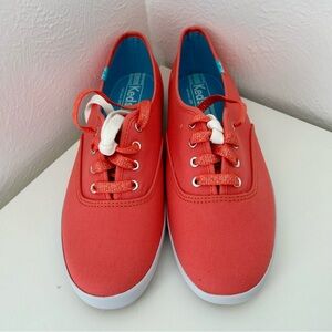 NIB KEDS Coral Canvas Sneakers, size 8.5, 2 sets of laces.